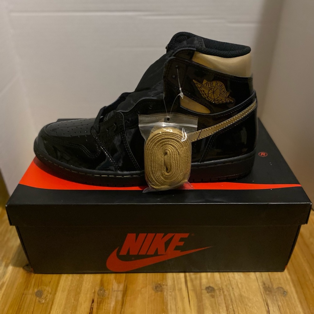 Air Jordan 1 Black Metallic Gold’s 2020 retro